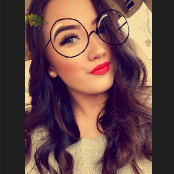 Profile Picture of Nora Tevnan (@noratevnan) on Poshmark