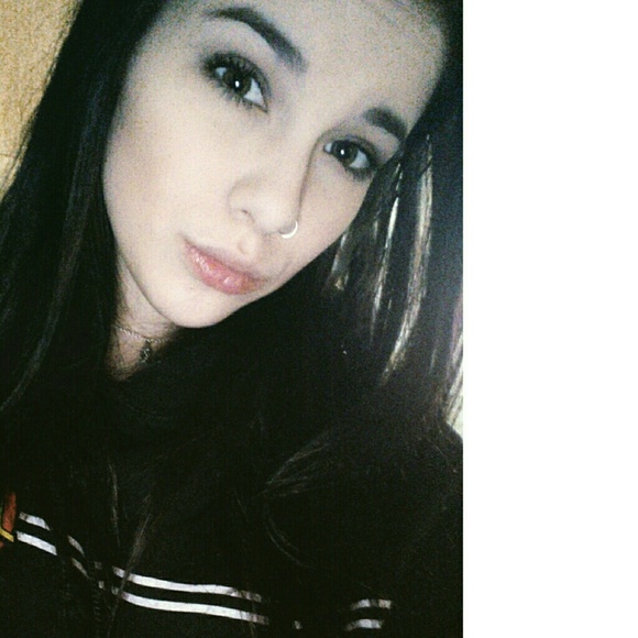 Profile Picture of Melissa Pickert (@izzavibez) on Poshmark
