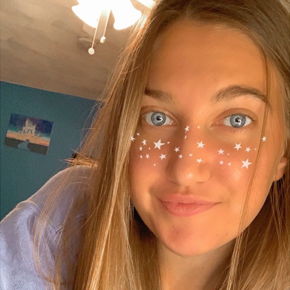 Profile Picture of Bryana Mullin (@bryanamullin) on Poshmark