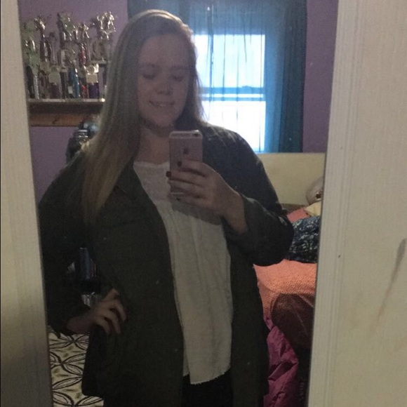 Profile Picture of Danica Gearhart (@danica1210) on Poshmark