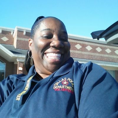 Profile Picture of Bev Hin (@BeverlyHines9) on Twitter