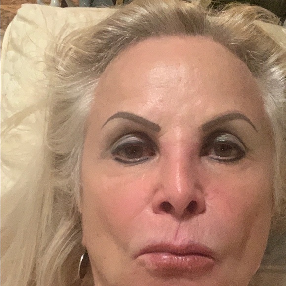 Profile Picture of Amalia Alvarez (@amaliaamalie) on Poshmark