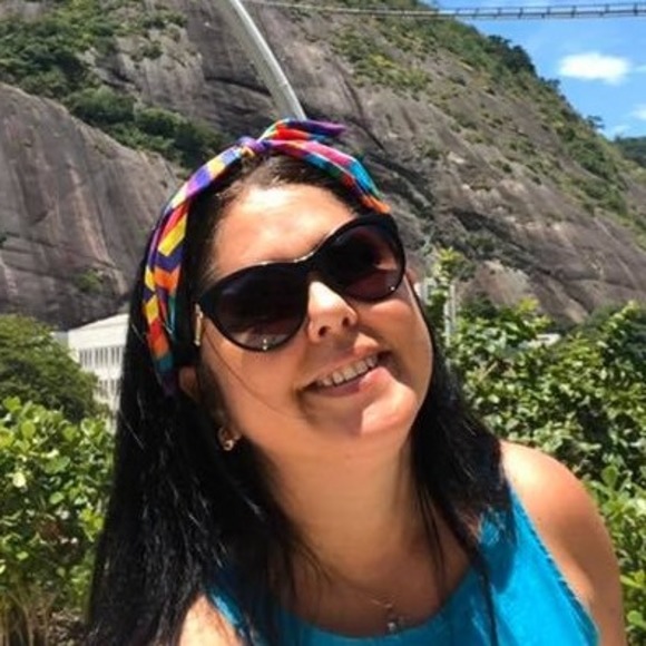 Profile Picture of Deborah Gonzalez (@deb6782001) on Poshmark