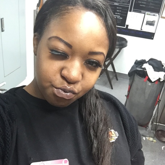 Profile Picture of Crystal Gardner (@macklicious) on Poshmark