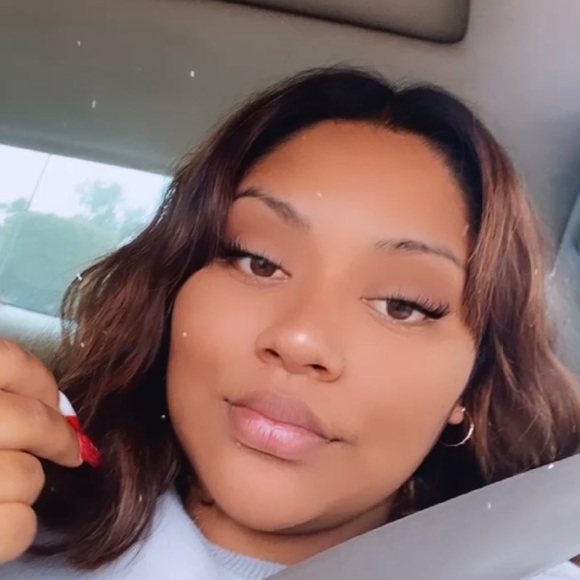 Profile Picture of Jeissiany Clavel (@jeissianyclavel) on Poshmark