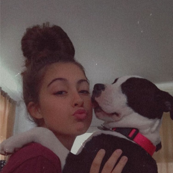 Profile Picture of Kaylee Longenette (@klongenette) on Poshmark