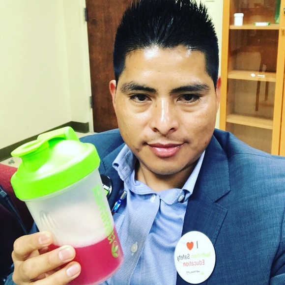 Profile Picture of Martinez Martinez (@mariomr15) on Poshmark