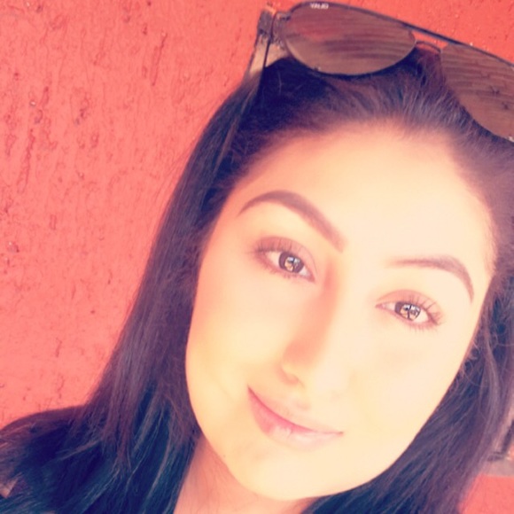 Profile Picture of Nataly Calvario (@nataly650) on Poshmark