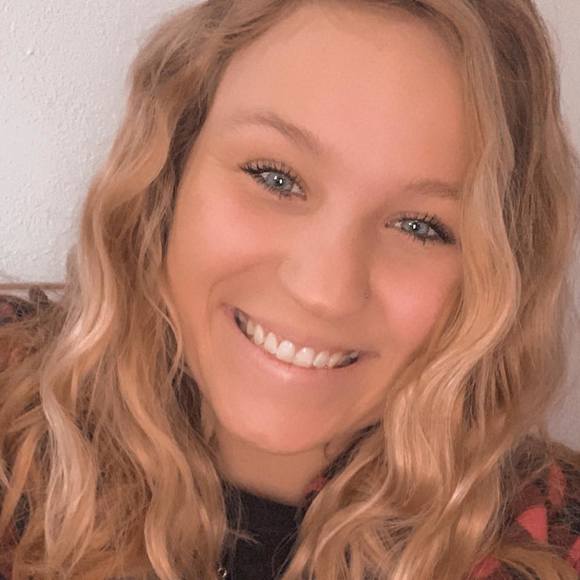 Profile Picture of Kaitlyn Sjurseth (@kaitlynsjurseth) on Poshmark