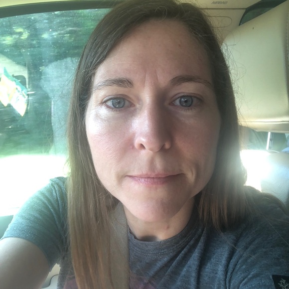 Profile Picture of Mandy Earnhardt (@mandysafrit) on Poshmark