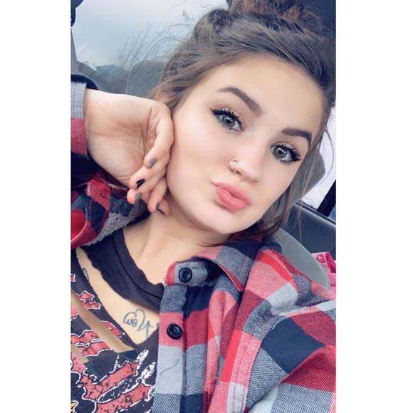 Profile Picture of Karleyanddylan Jungers (@kning1s) on Poshmark