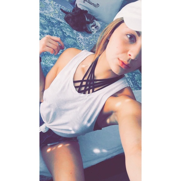 Profile Picture of Taylor Ramputi (@tayramp) on Poshmark