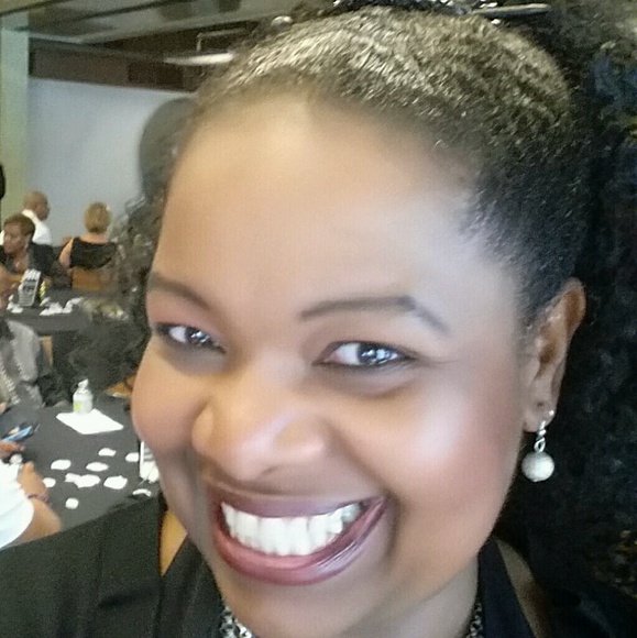 Sophia Avery - Poshmark Profile Picture of Sophia Avery (@saverry1) on Poshmark