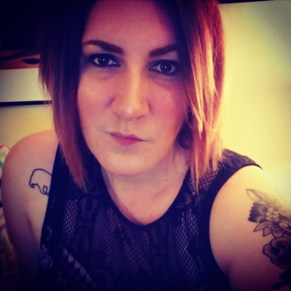 Profile Picture of Shannon Falkenhan (@shananana9) on Poshmark