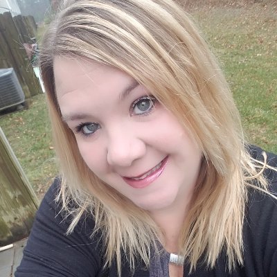 Profile Picture of Paula Halloran (@PaulaJams1033) on Twitter