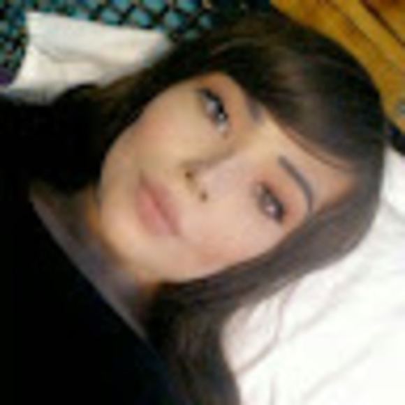 Profile Picture of Roseanna Quintal (@quintalroseanna) on Poshmark