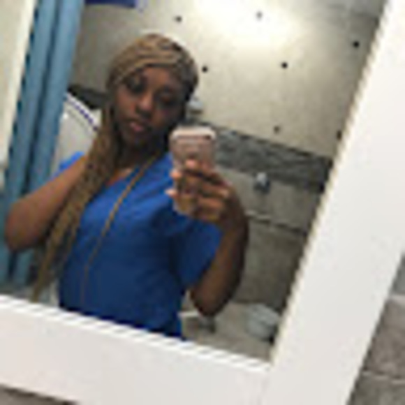 Profile Picture of Chansiana Shanklin (@chaaansss) on Poshmark