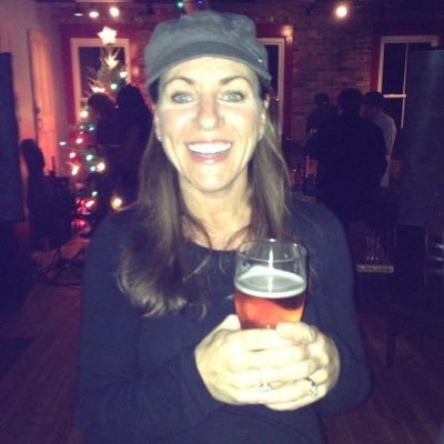 Profile Picture of Lisa Costanzo-Hinkle (@LisaBlueye0418) on Twitter