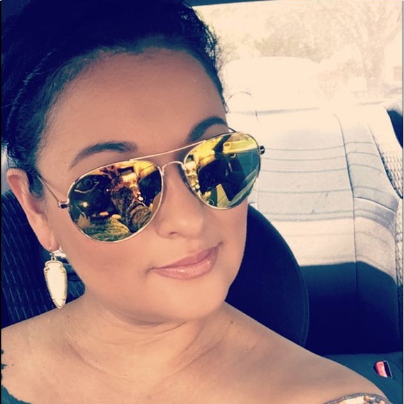 Profile Picture of Lisa Montoya (@lismonto99) on Poshmark