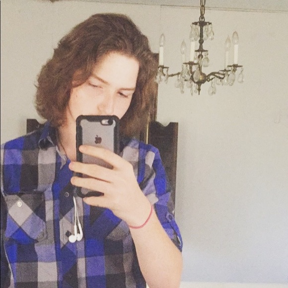 Hunter Meroney - Poshmark Profile Picture of Hunter Meroney (@hunter_234) on Poshmark