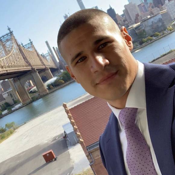 Profile Picture of Kevin Aroca (@kev1990) on Poshmark