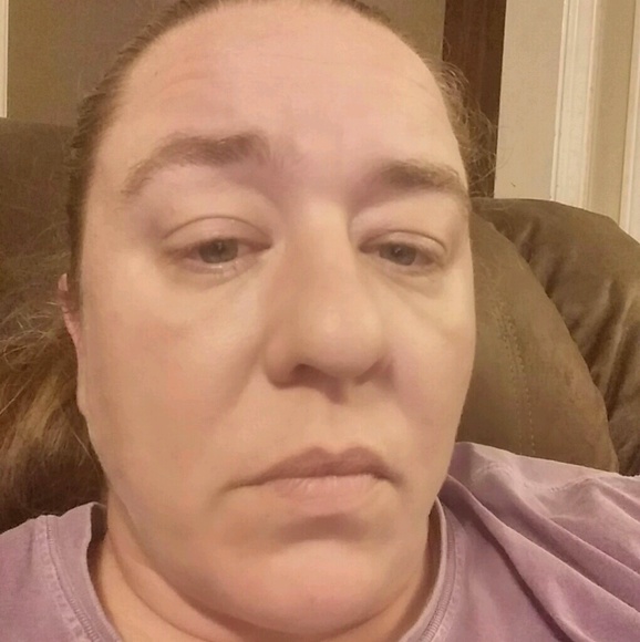 Profile Picture of Alana Howell (@alanahowell) on Poshmark