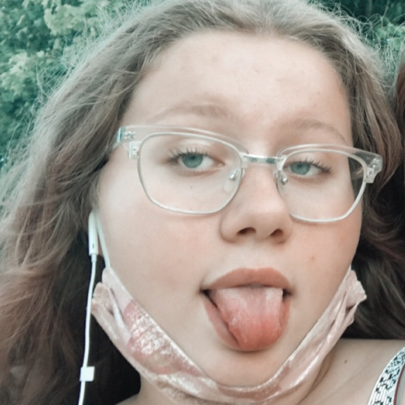 Danielle Hastings - Poshmark Profile Picture of Danielle Hastings (@daniellexwaste) on Poshmark