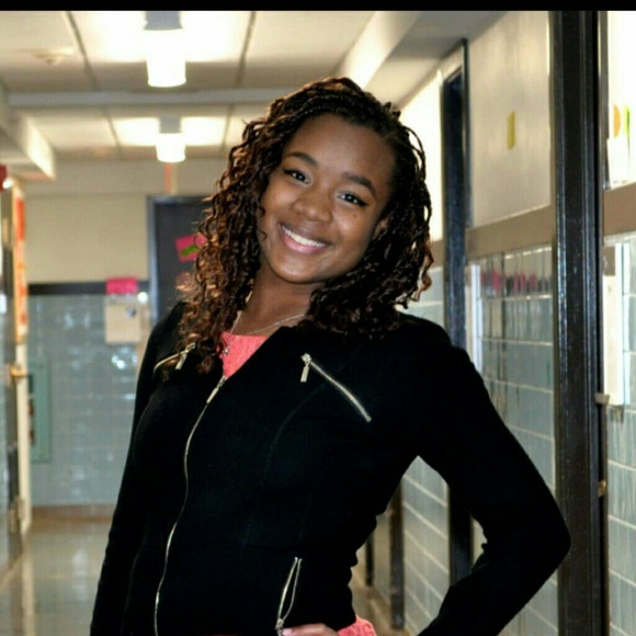 Profile Picture of Christelle Leslie (@crisa996) on Poshmark