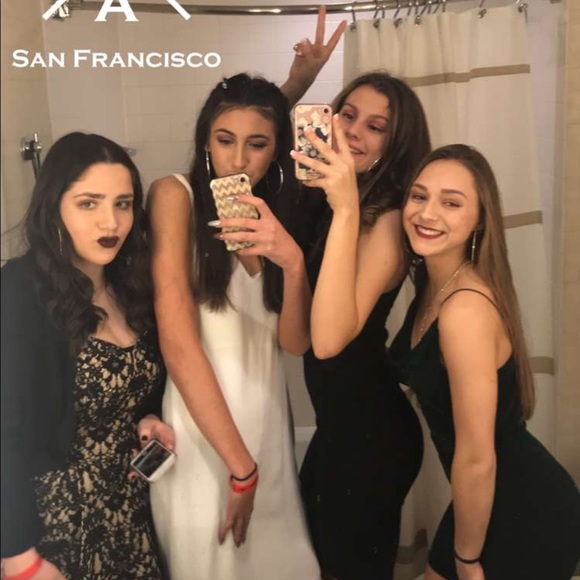 Profile Picture of Zoe Chrisagis (@zchrisagis) on Poshmark