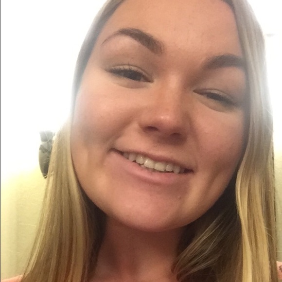 Profile Picture of Samantha Chasmar (@samanthachasmar) on Poshmark