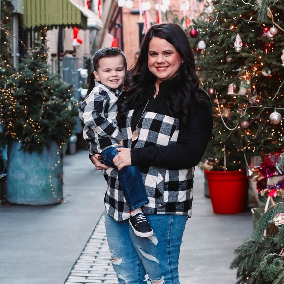 Profile Picture of Sarah Charnesky (@sarahcharnesky) on Poshmark