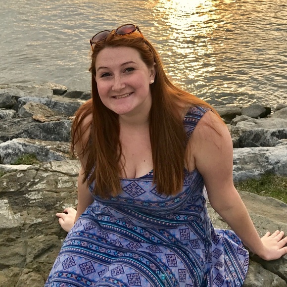 Profile Picture of Eileen Crinnion (@eileencrinnion) on Poshmark