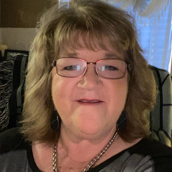 Profile Picture of Teresa caudill Sams (@bosswomen47331) on Poshmark