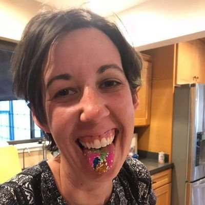 Profile Picture of Sarah Aronson (@LoverOfTheMoo) on Twitter