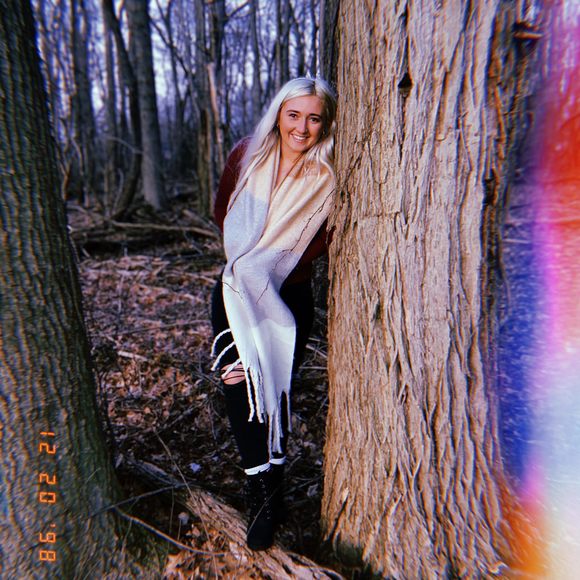 Profile Picture of Hannah Limes (@hann__10) on Poshmark