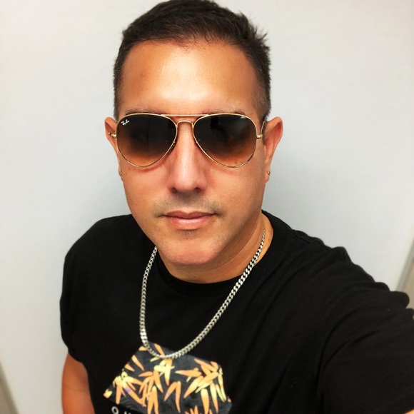 Profile Picture of Alex Vega (@al_x_vga) on Poshmark