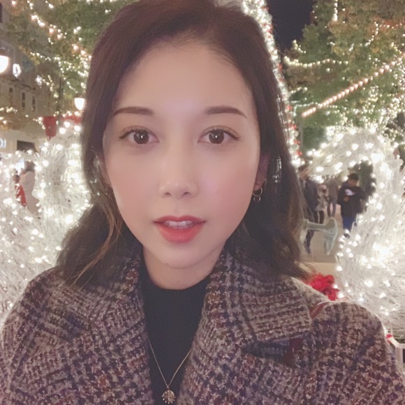 Profile Picture of Julie Shin (@shinjules) on Poshmark