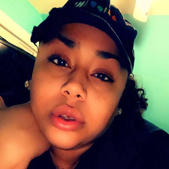 Profile Picture of Briana Surratt (@bri_surratt) on Poshmark