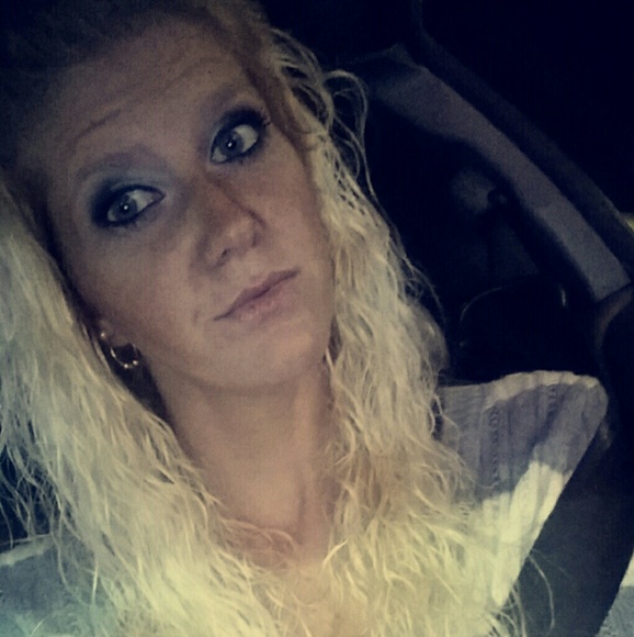 Profile Picture of Shauna Dotson (@shawnughhh) on Poshmark