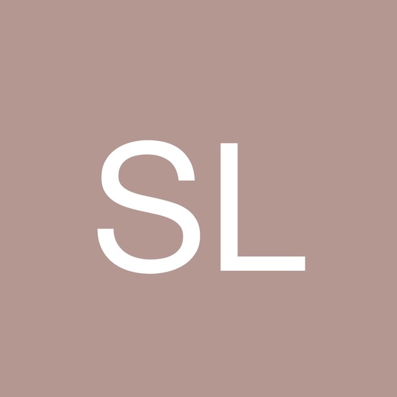 Profile Picture of Stephanie Loomis (@stephaniejul) on Poshmark