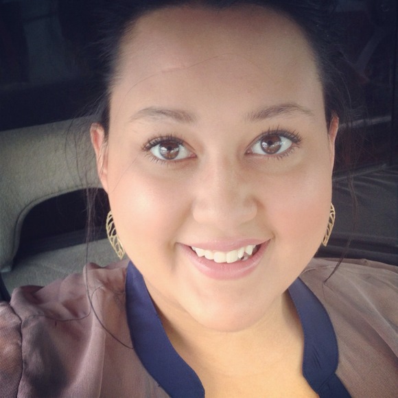 Profile Picture of Rikki Vanleuven (@rikkivanleuven) on Poshmark