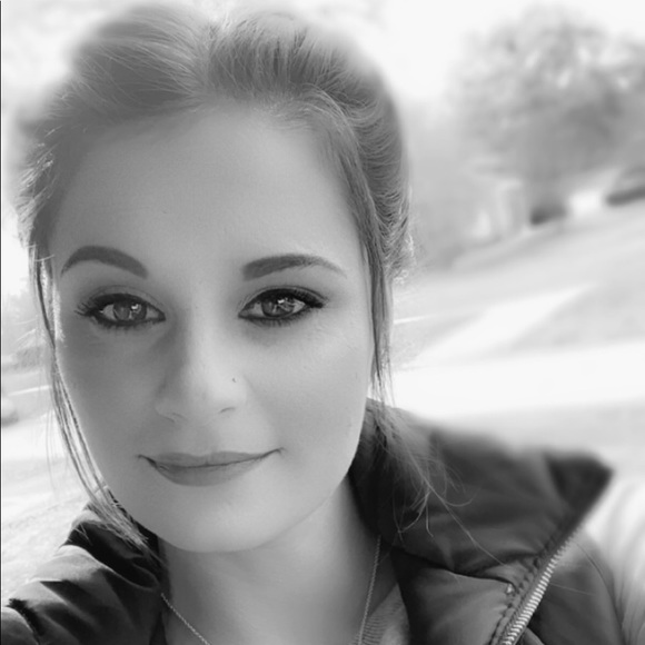 Profile Picture of Mckenzie Hale (@mbenson32) on Poshmark