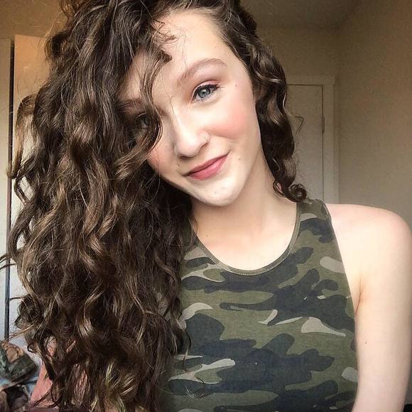 Profile Picture of Michaela Rideout (@michaelarideout) on Poshmark
