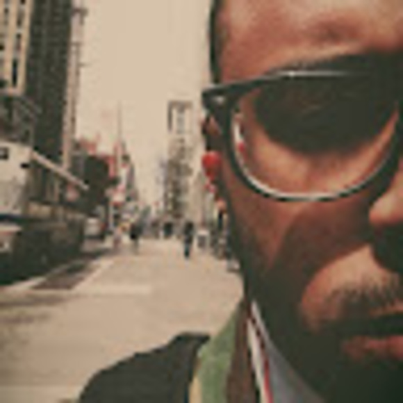 Profile Picture of Edward Pages (@edwardpages) on Poshmark