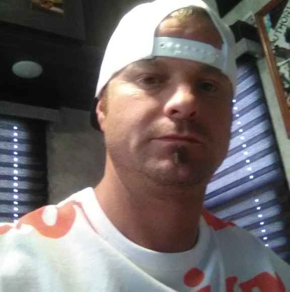 Profile Picture of Tony Bearden (@dgaf42152) on Poshmark