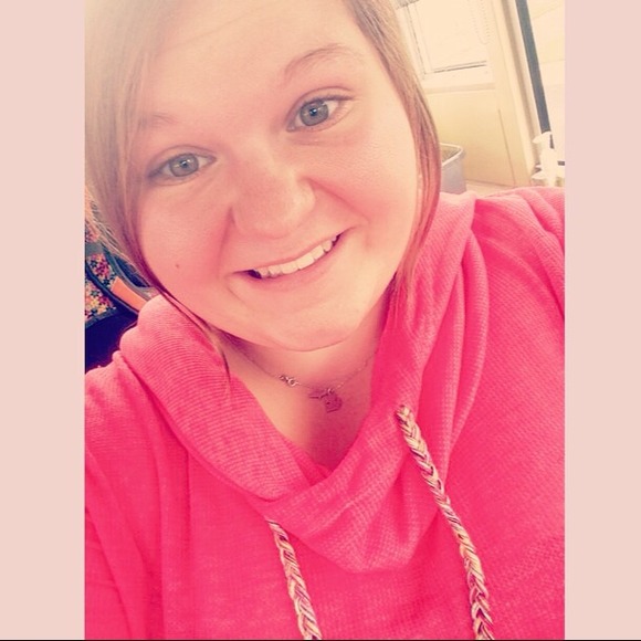 Profile Picture of Sierra Hanchera (@shanchera) on Poshmark