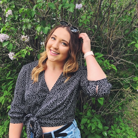 Profile Picture of Sydney Hughson (@sydneyhughson) on Poshmark