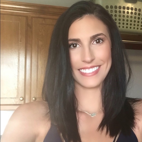 Profile Picture of Lacey Cain (@laceycain88) on Poshmark