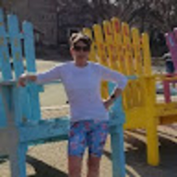 Profile Picture of Lisa Millam (@nlmillam) on Poshmark