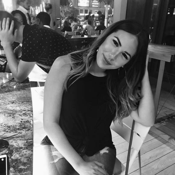 Profile Picture of Amber Romero (@amberromero362) on Poshmark